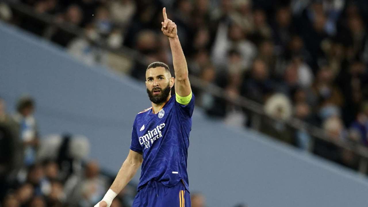 Benzema esulta dopo il gol Real Madrid 