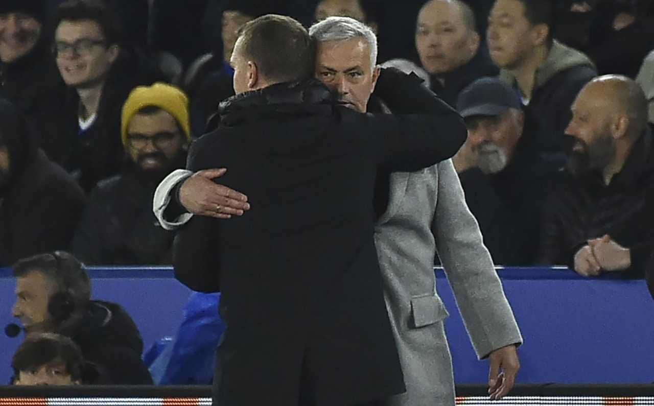Mourinho e Brendan Rodgers si abbracciano 