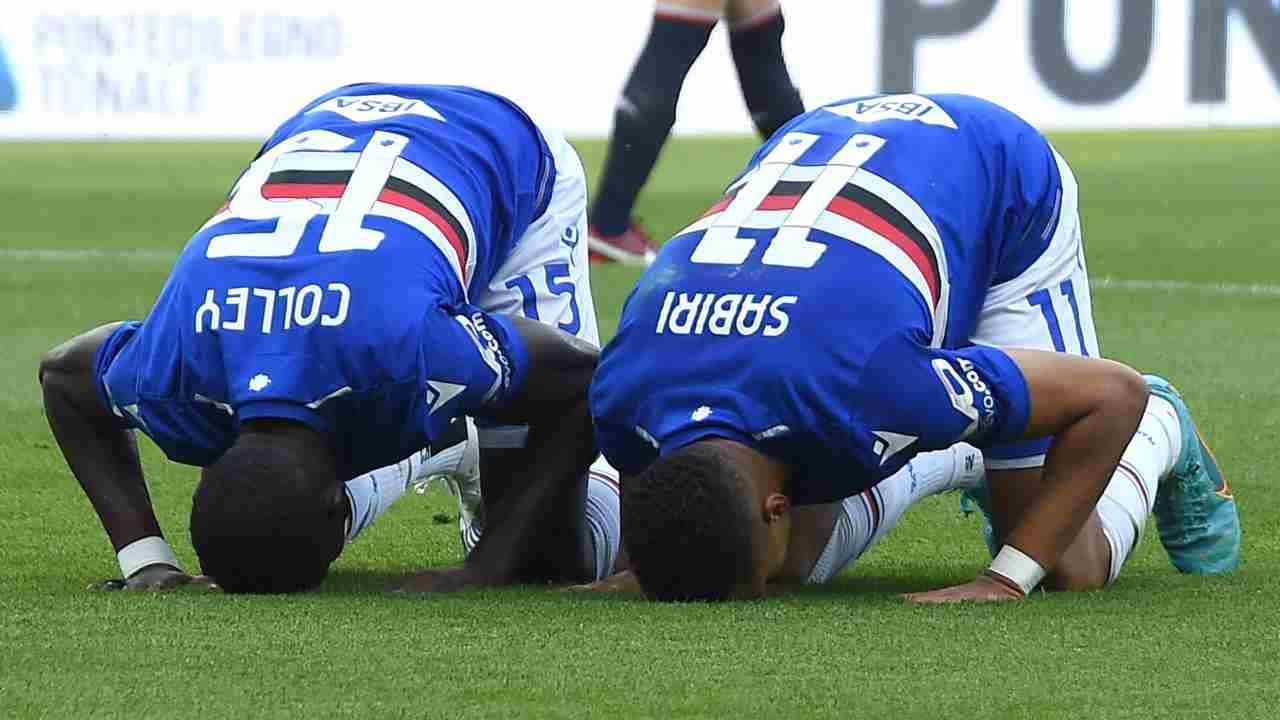 Sabiri e Colley esultano insieme dopo il gol Sampdoria-Genoa