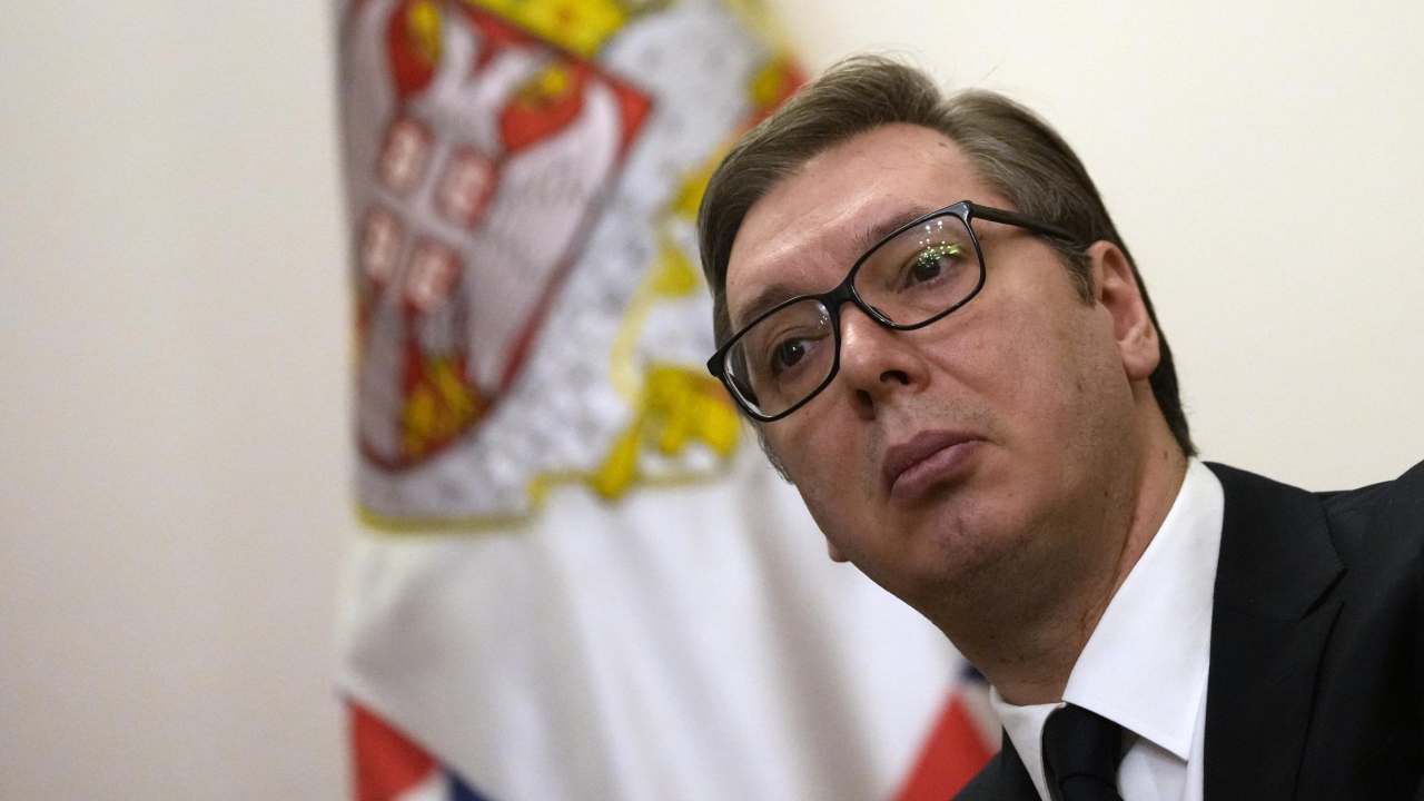 Aleksandar Vucic pensieroso