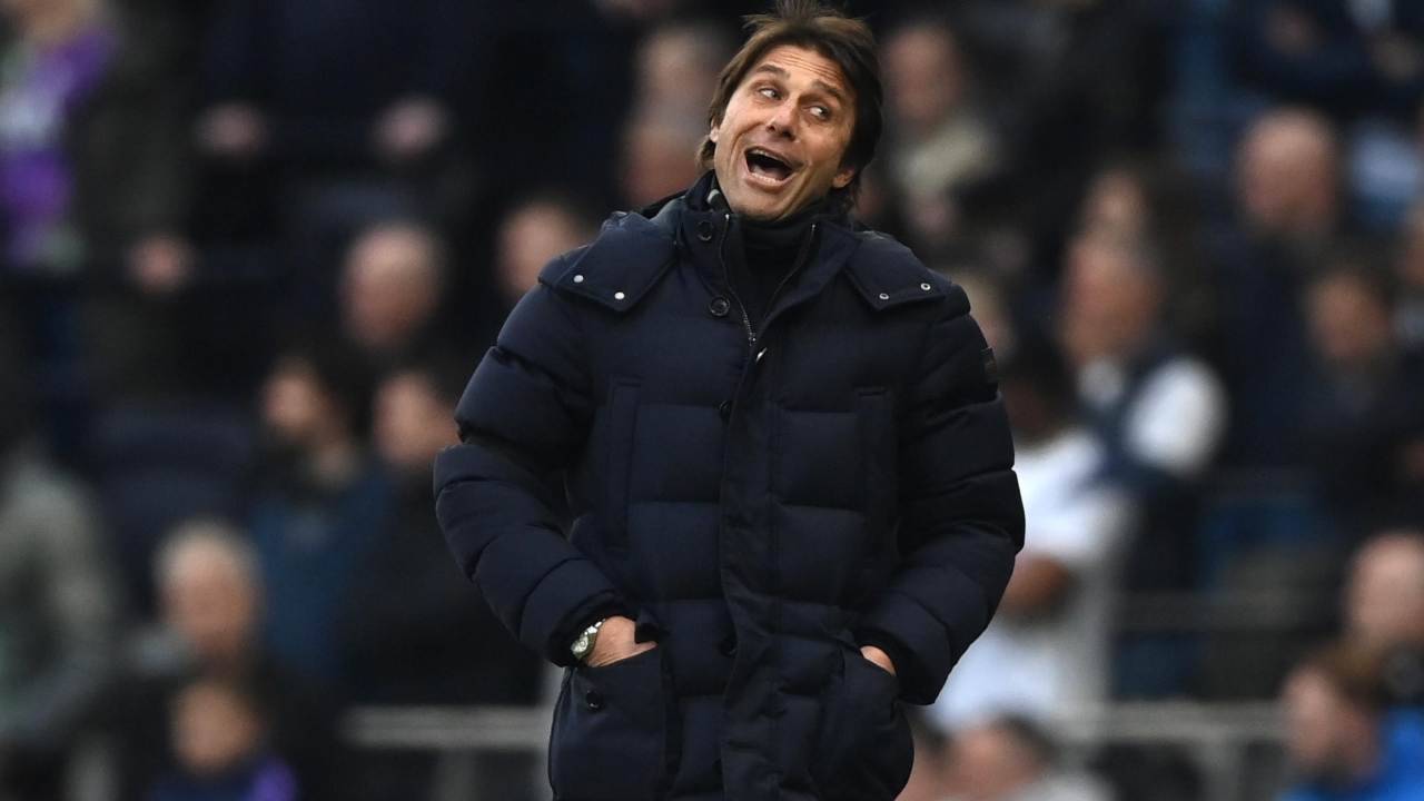 Antonio Conte sorridente