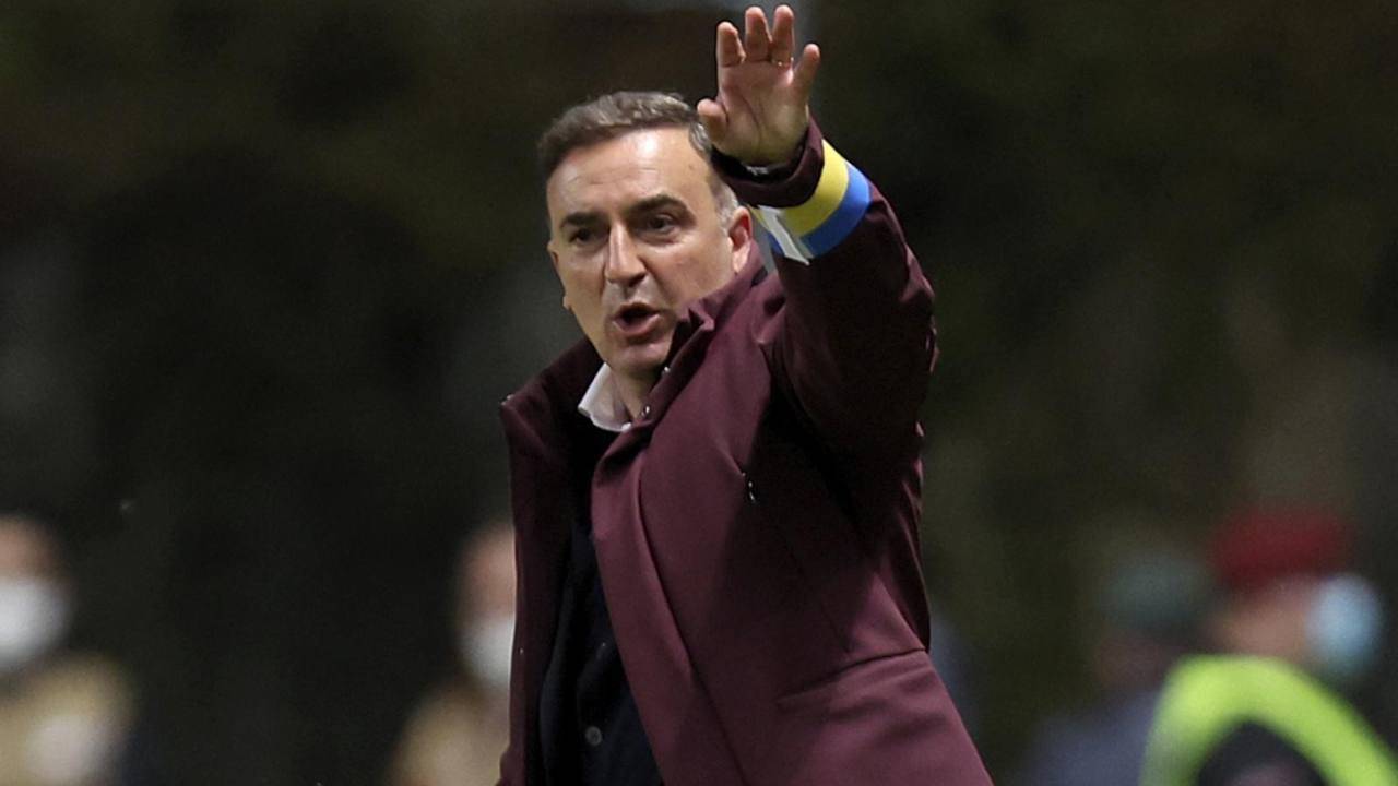 Carvalhal dà istruzioni ai calciatori del Braga