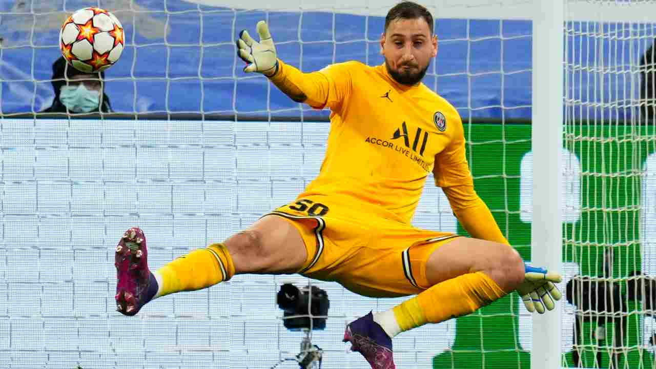 Donnarumma in uscita bassa