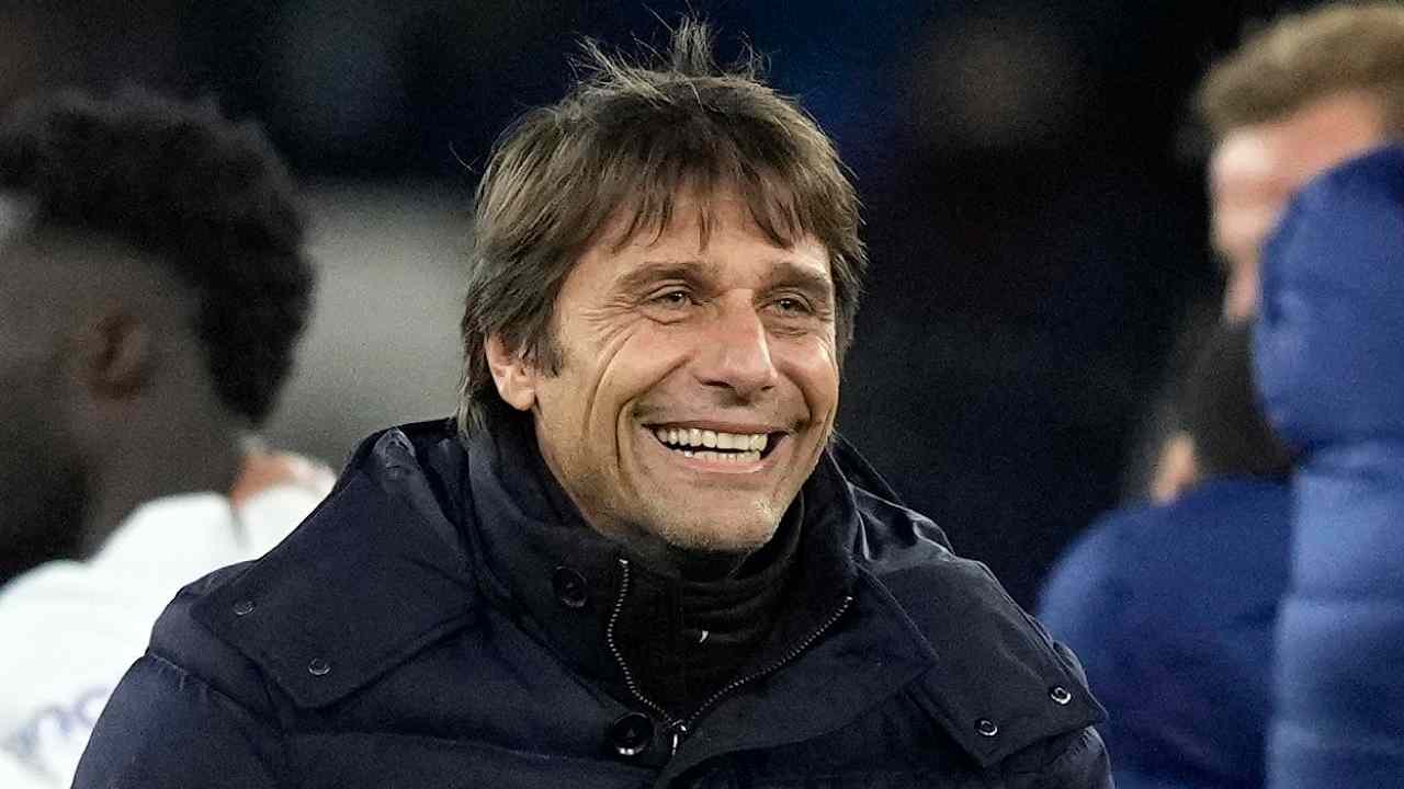 Antonio Conte ride contento Tottenham