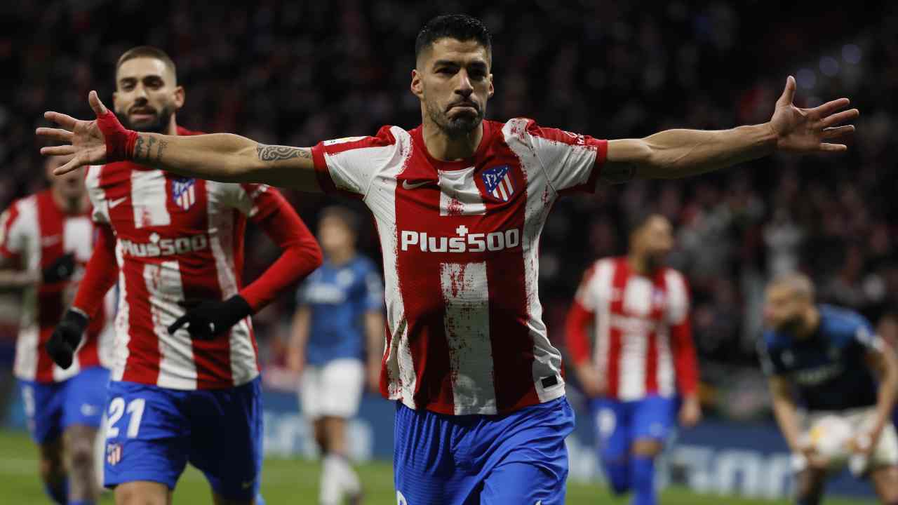 Luis Suarez esulta a braccia aperte dopo il gol