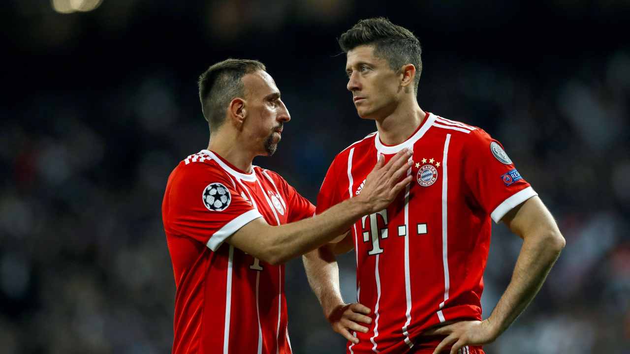 Ribery abbraccia Lewandowski Bayern