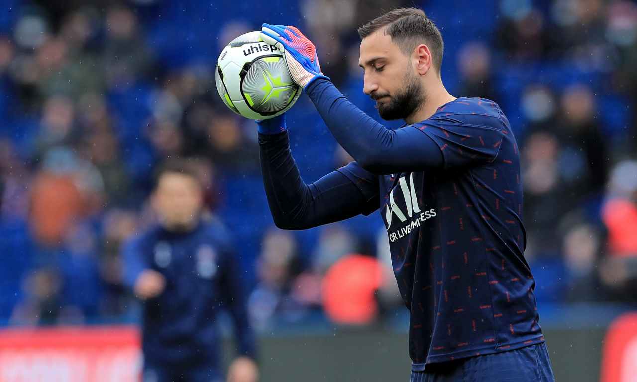 Donnarumma durante il riscaldamento