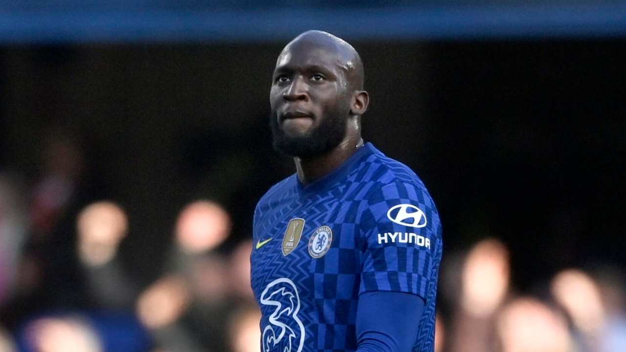 Lukaku preoccupato guarda in alto Chelsea