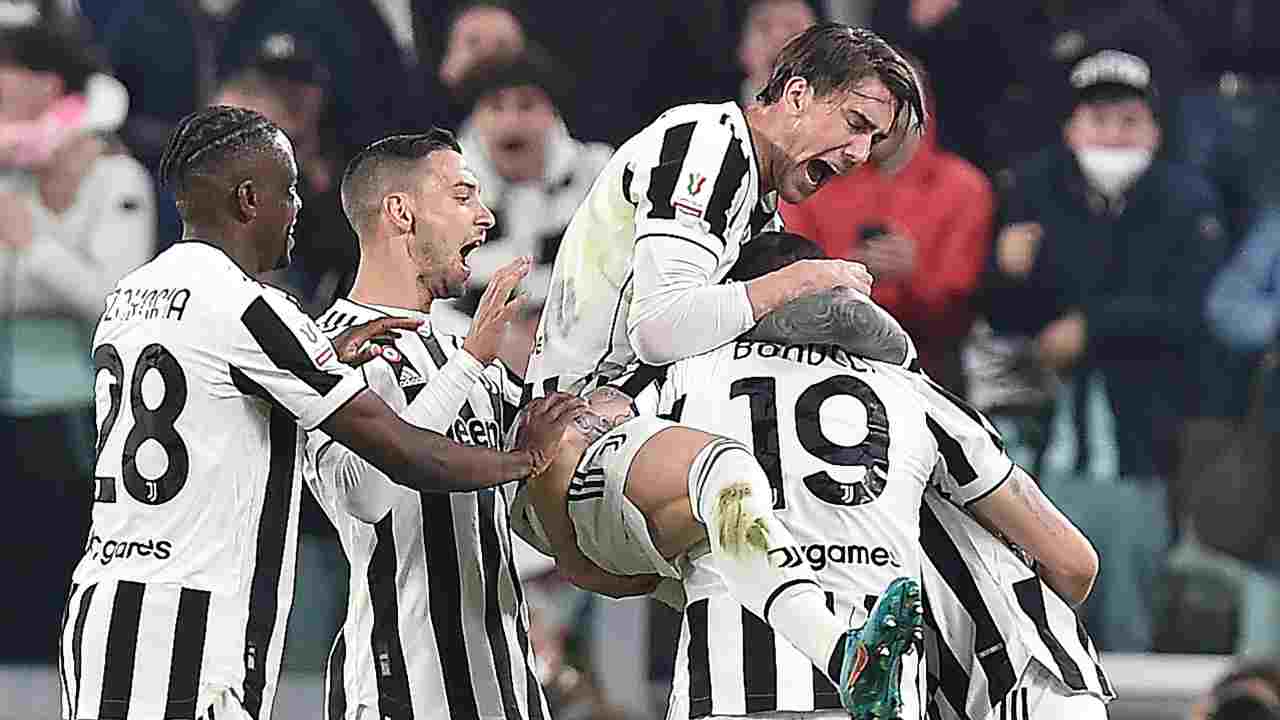 Giocatori della Juventus esultano
