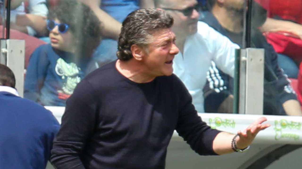 Mazzarri urla da bordocampo Cagliari