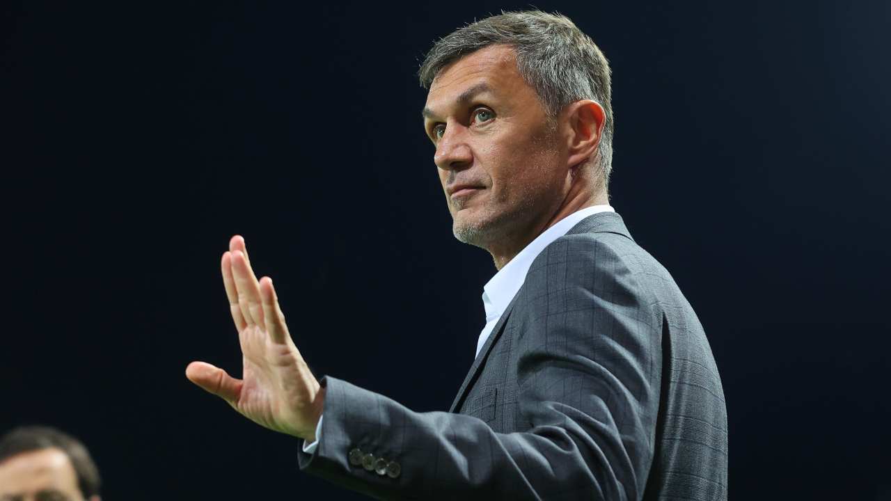 Maldini saluta i tifosi