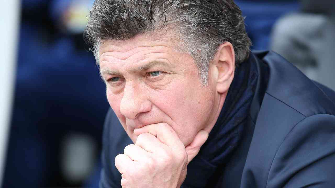 Mazzarri pensieroso