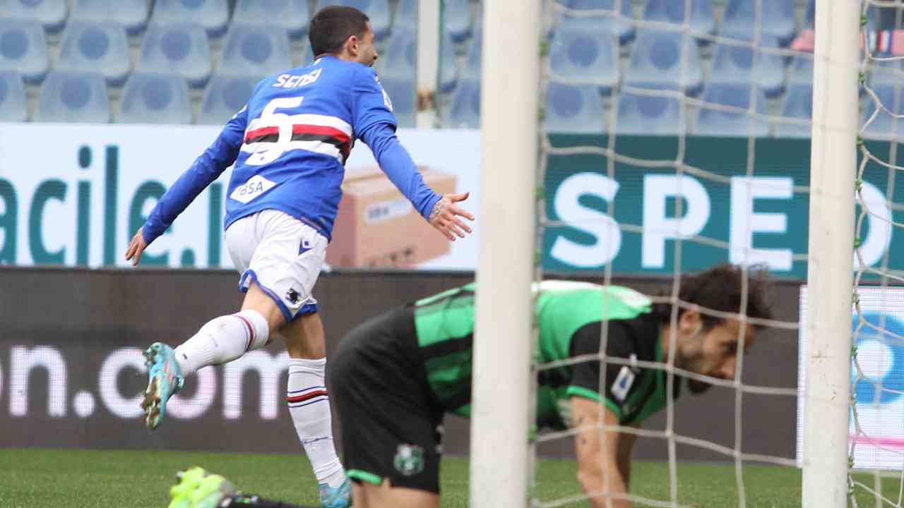 Sensi esulta dopo il gol al Sassuolo