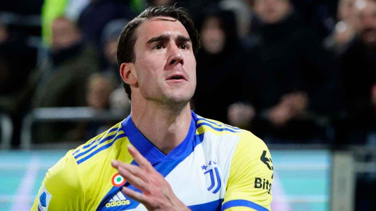 Vlahovic esulta dopo un gol con la Juventus