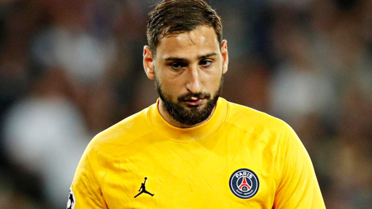 Gigio Donnarumma pensieroso