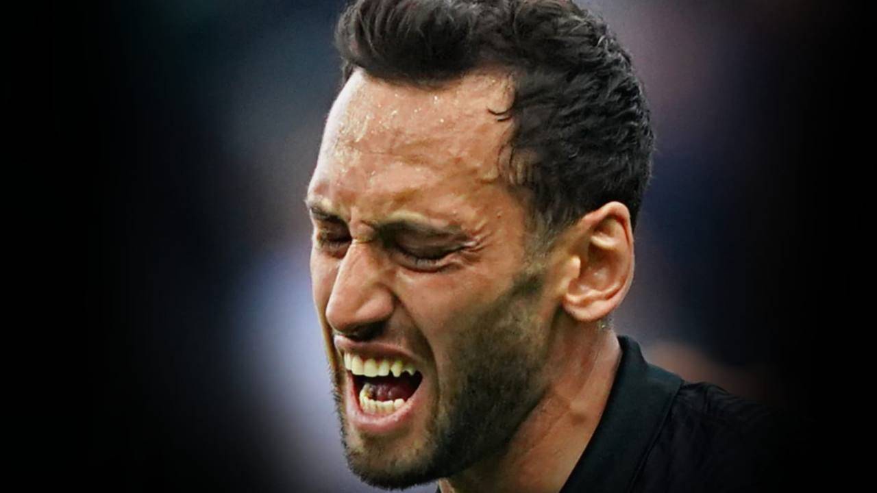 Calhanoglu urla in campo Inter