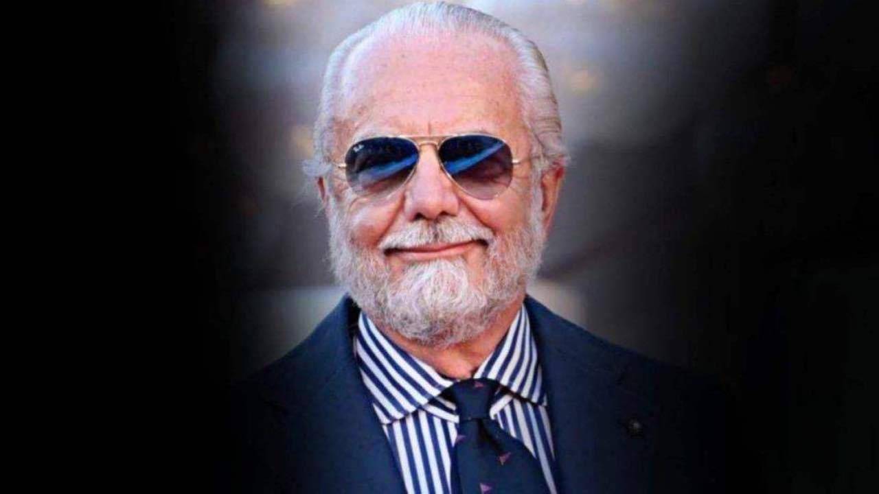 Napoli, De Laurentiis sorridente