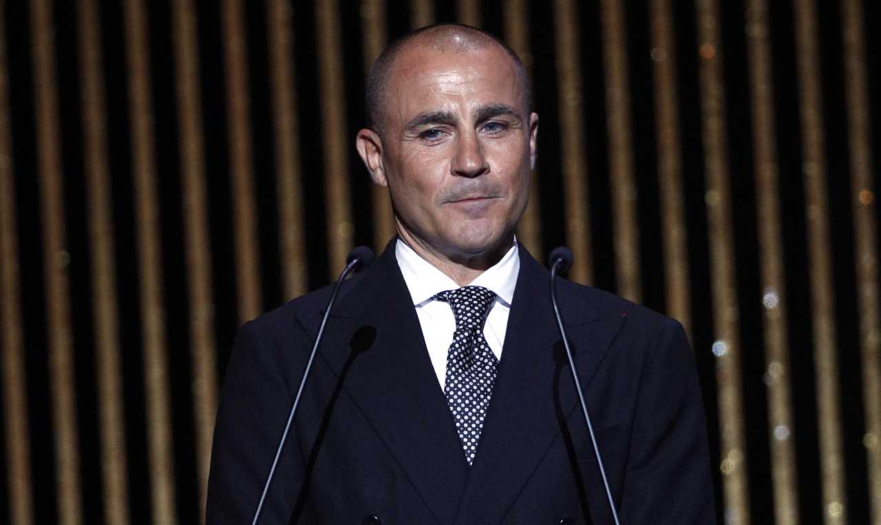 Cannavaro parla al microfono