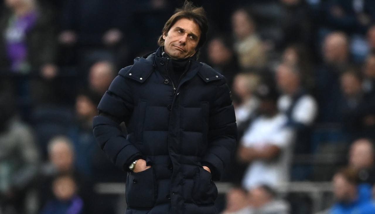 Conte fa una smorfia