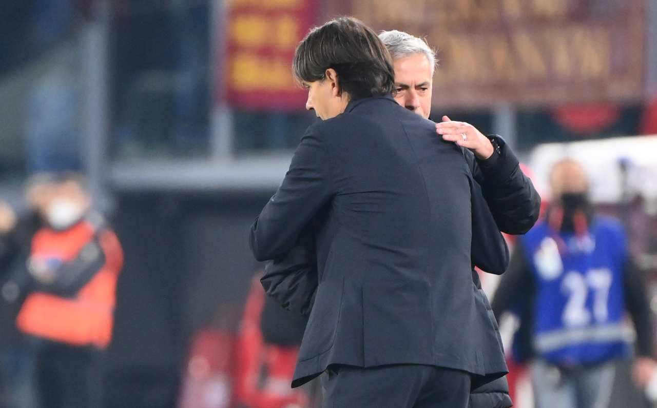 Inter-Roma, Mourinho e Inzaghi si abbracciano