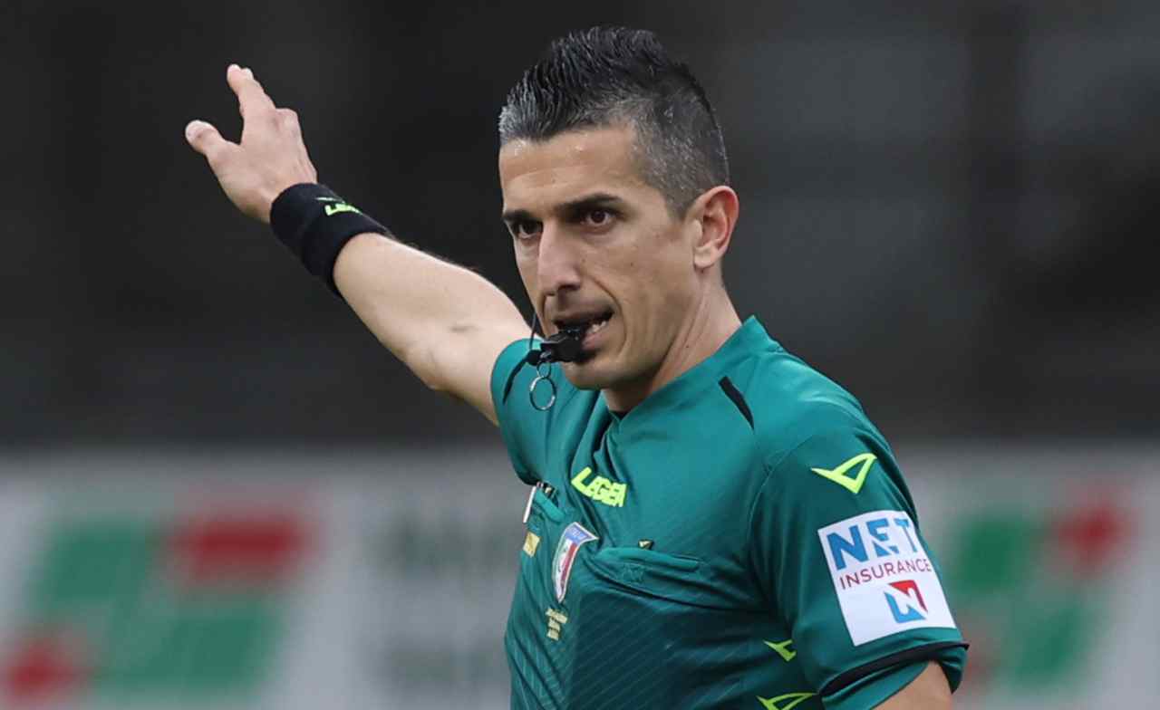 L'arbitro Marinelli in campo