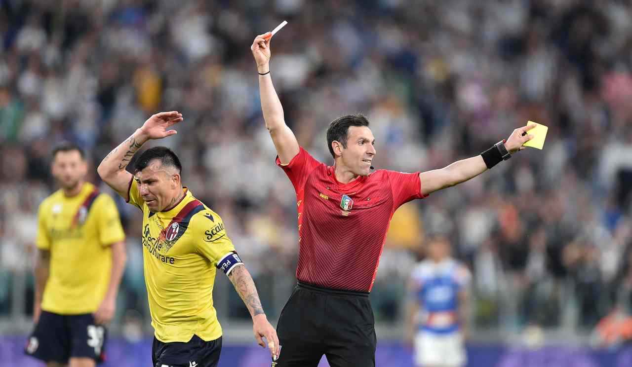 Medel protesta contro l'arbitro