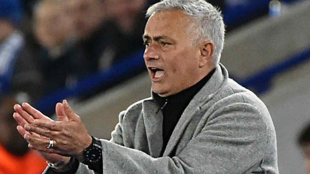  Mourinho applaude 