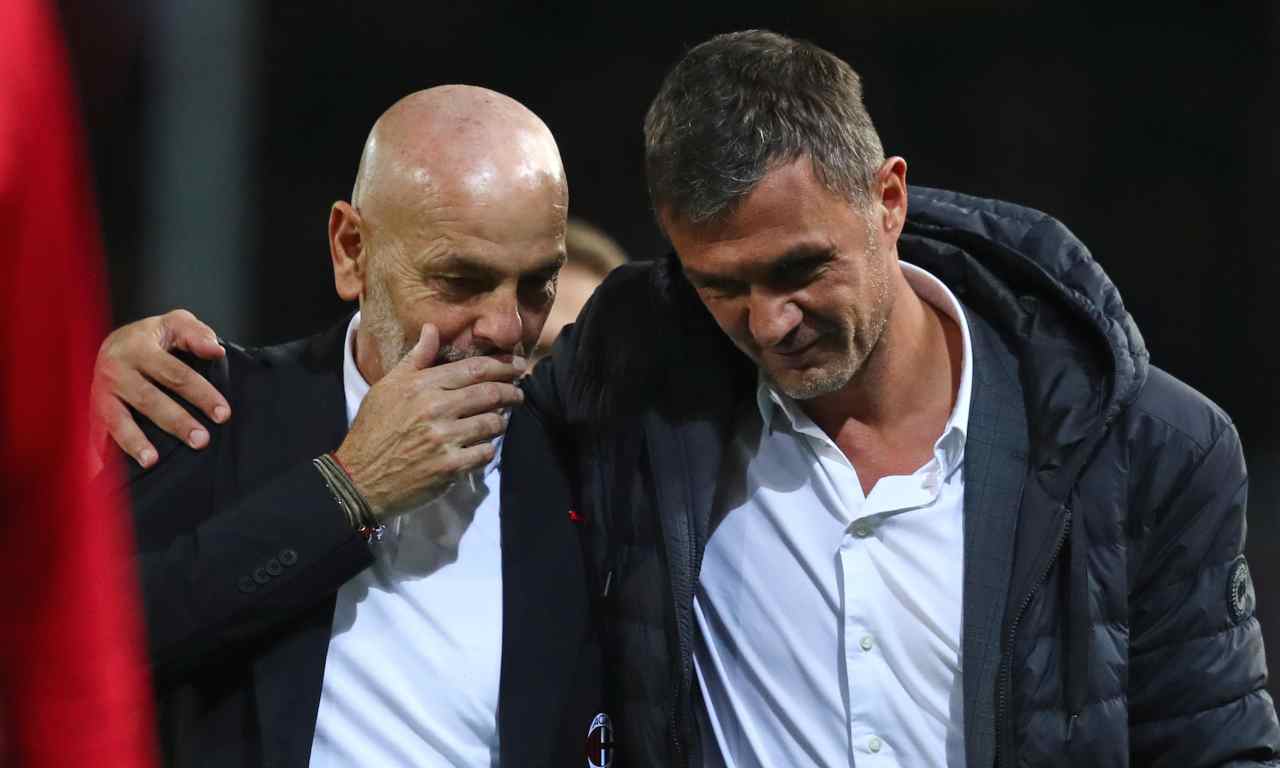 Milan, Pioli e Maldini parlano abbracciati