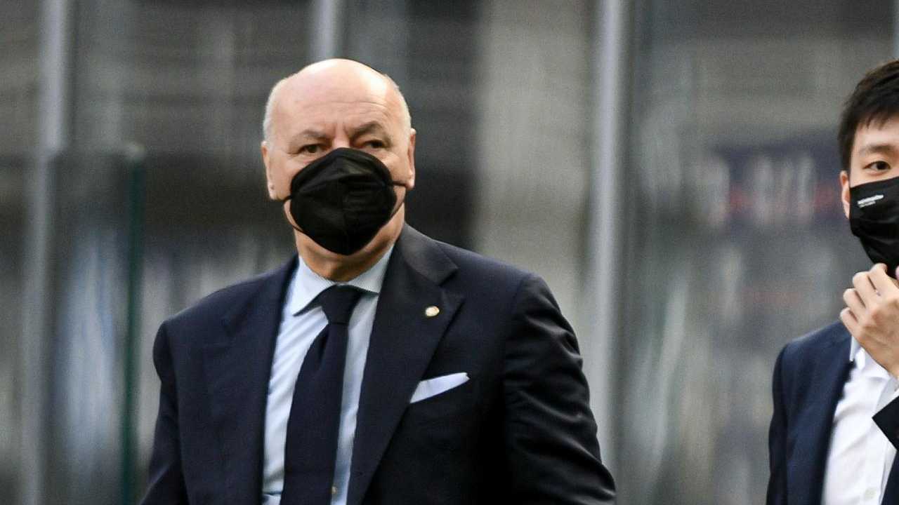 Marotta con la mascherina in campo Inter