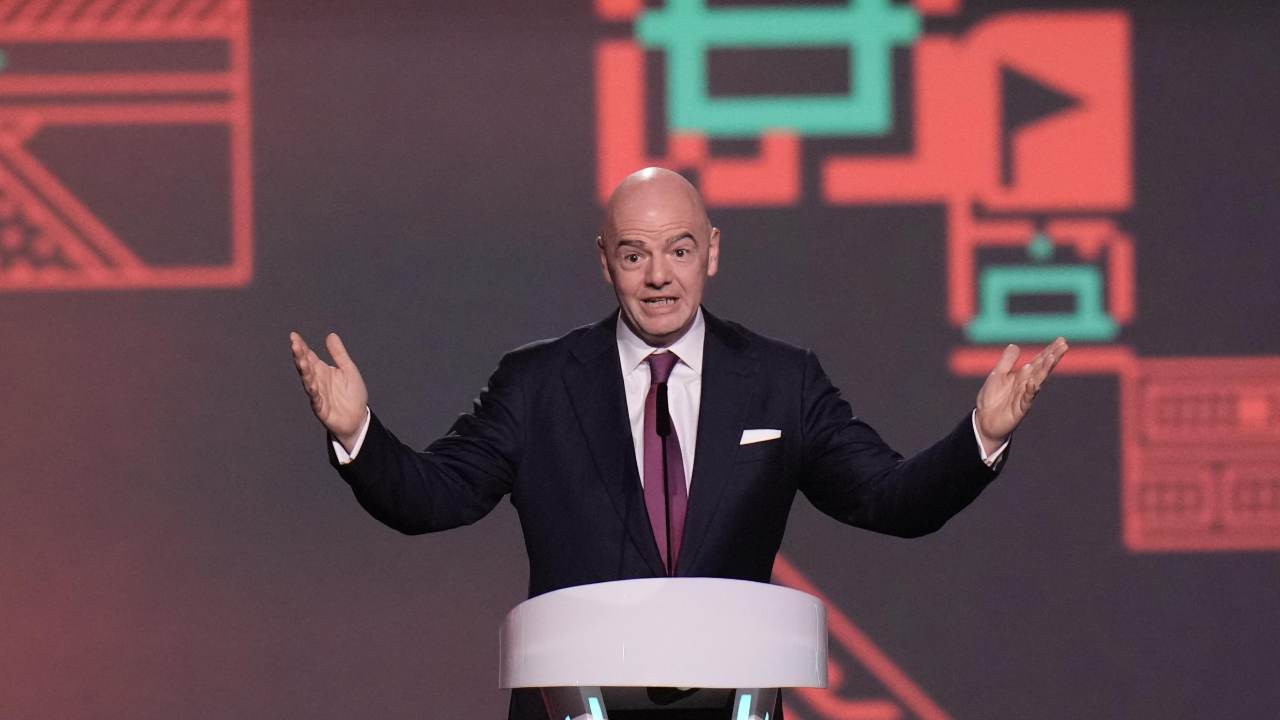 Infantino parla e allarga le braccia Mondiali FIFA