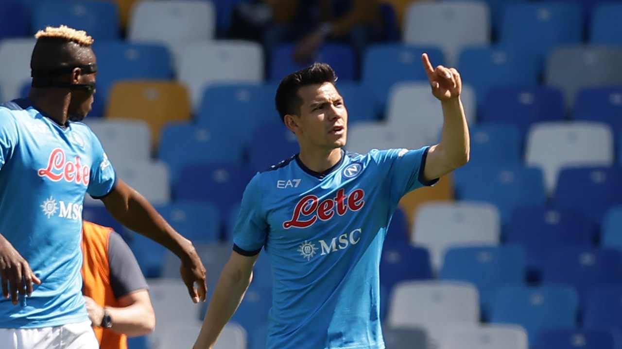 Lozano fa segno di no con il dito Napoli