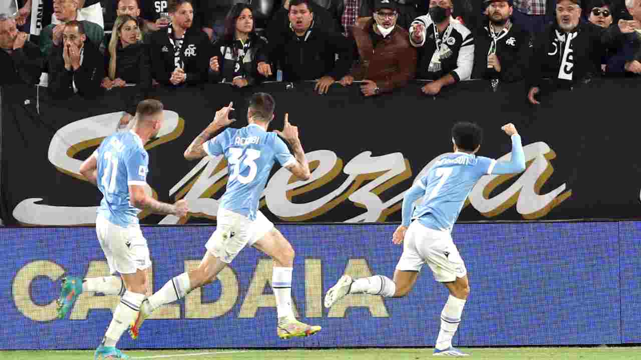 Acerbi esulta dopo il gol Lazio