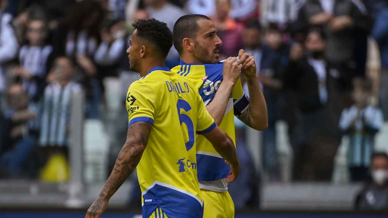 Danilo e Bonucci dopo il gol Juventus