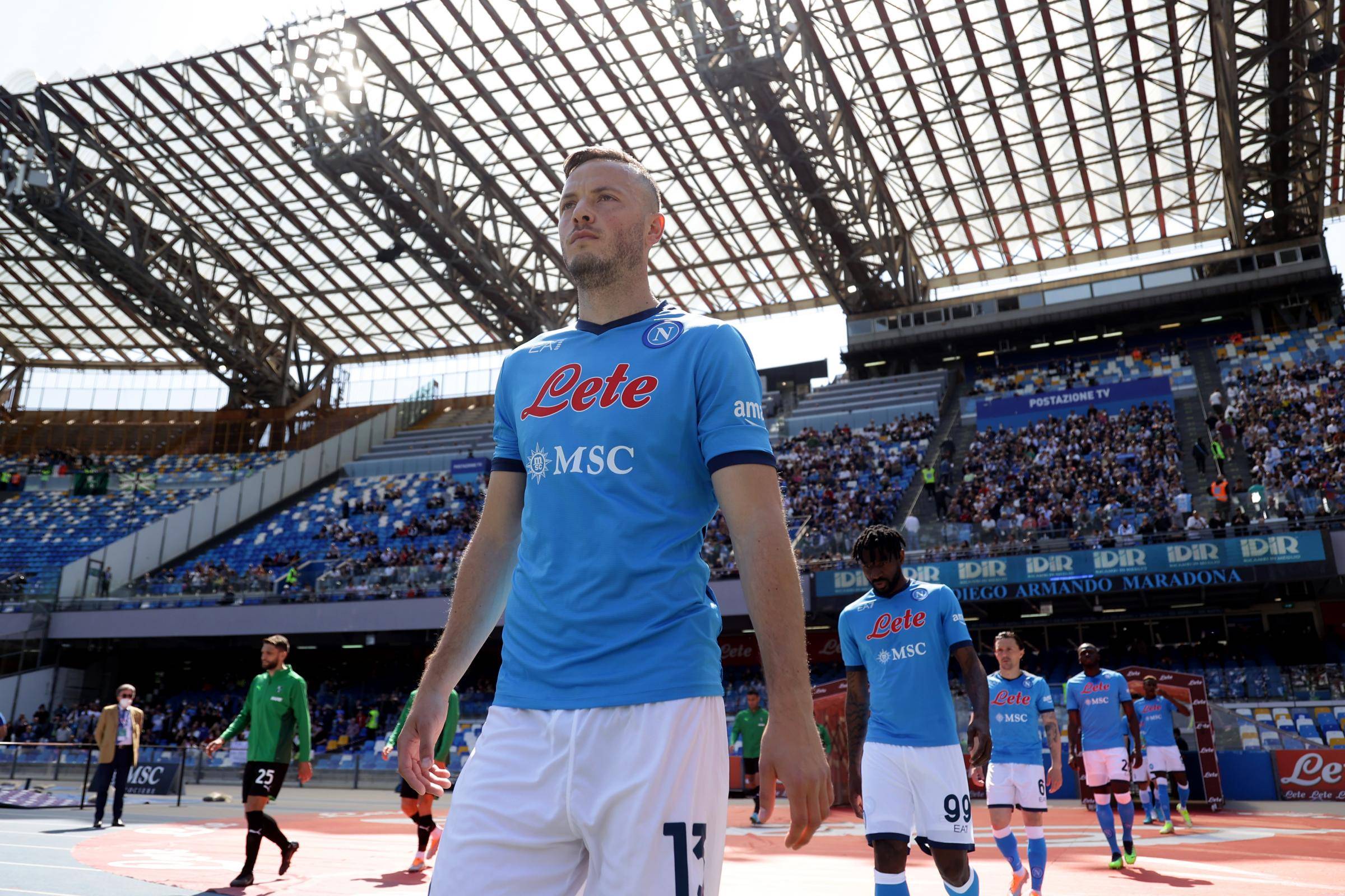 Rrahmani fa il suo ingresso in campo Napoli