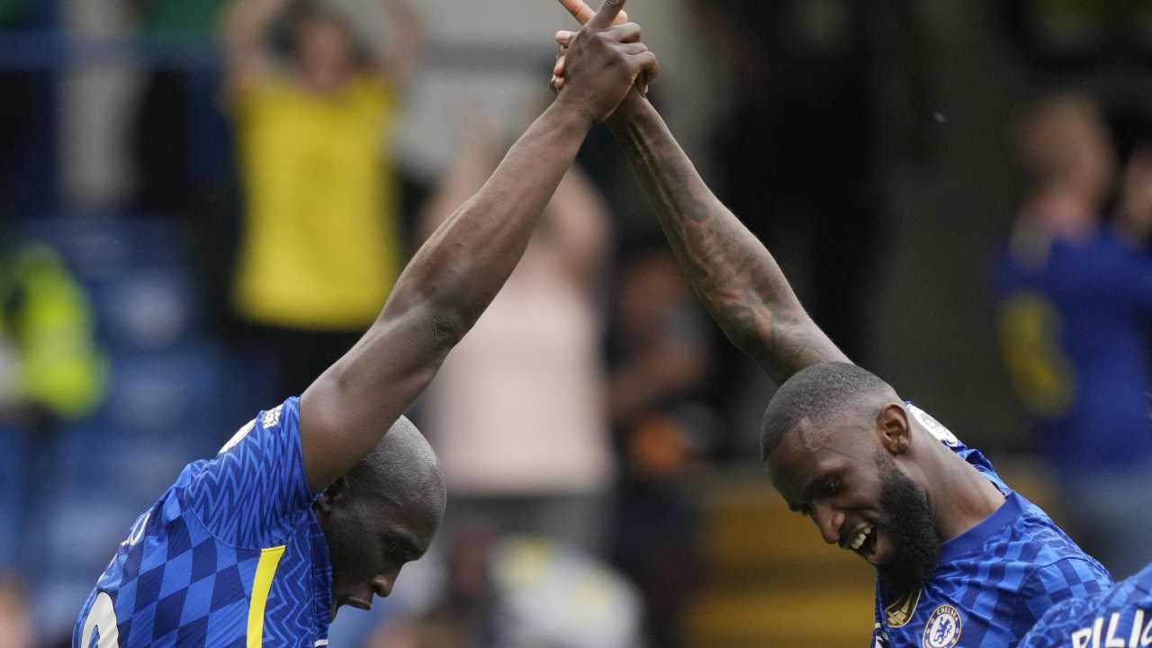 Lukaku e Rudiger si danno il cinque e festeggiano Chelsea