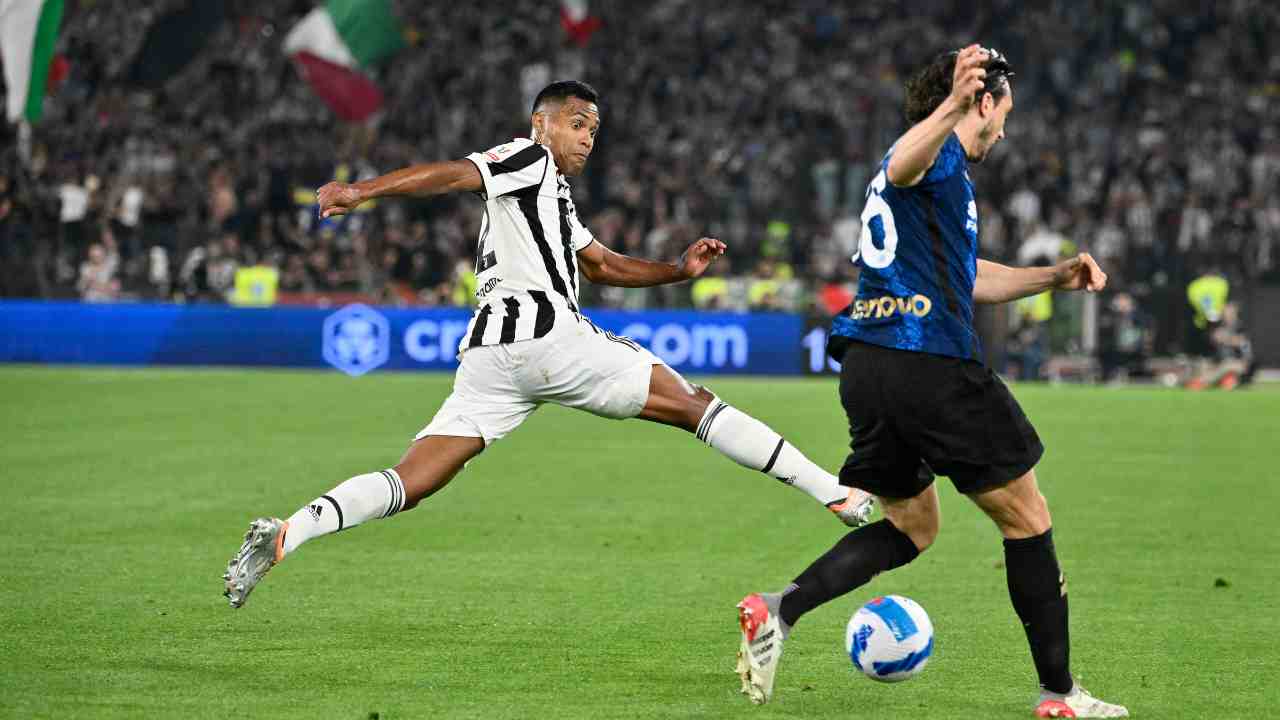 Alex Sandro e Darmian corrono Juventus-Inter