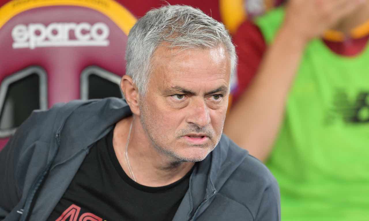 Mourinho arrabbiato in panchina