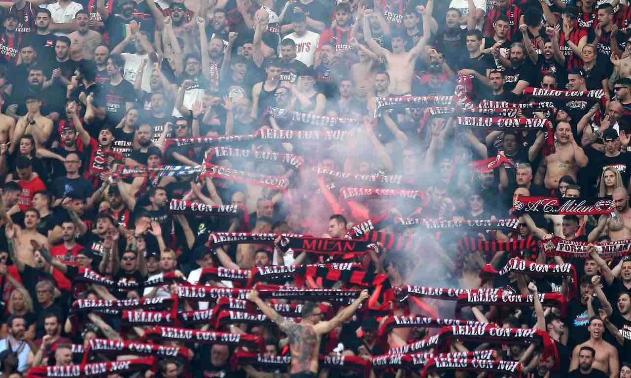 I tifosi del Milan fanno festa allo stadio