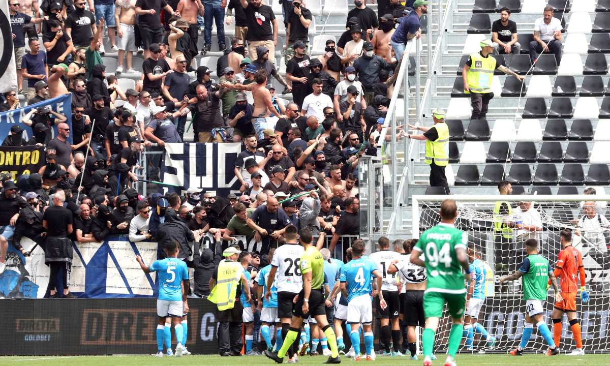 Scontri Spezia Napoli, la durissima risposta ufficiale arriva dalla FIGC