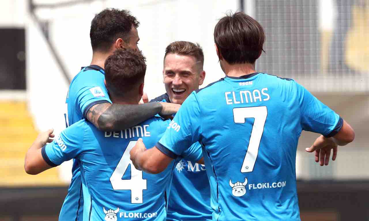 Il Napoli esulta per la rete di Zielinski contro lo Spezia