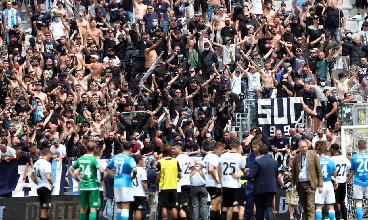 Scontri tra tifosi durante Spezia-Napoli