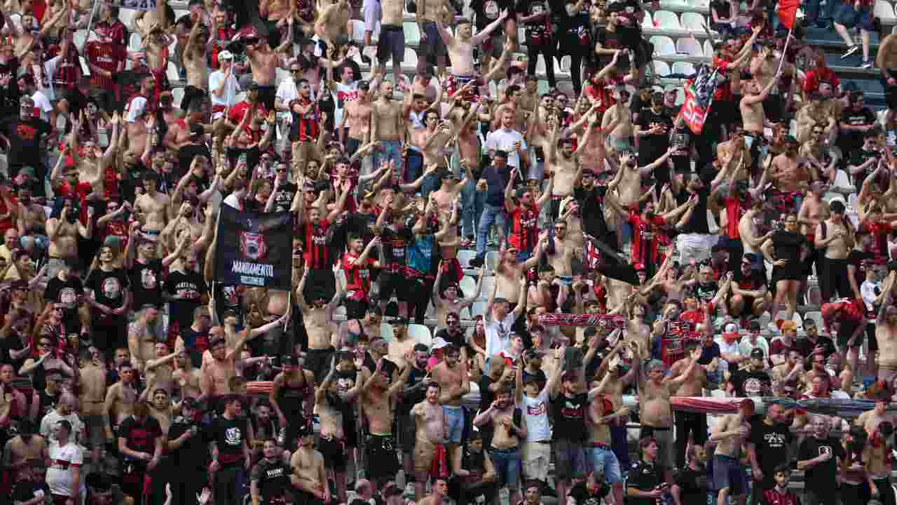 Tifosi Milan festeggiano