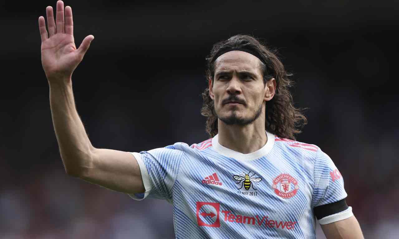 Cavani saluta i tifosi del Manchester United