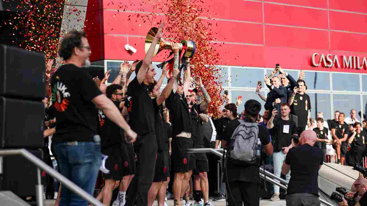 Casa Milan giocatori festeggiano scudetto