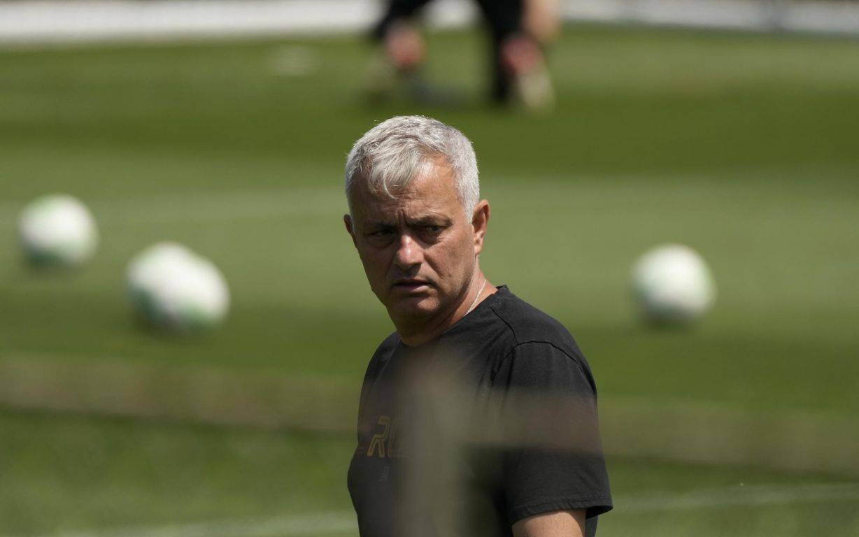 Mourinho pensieroso