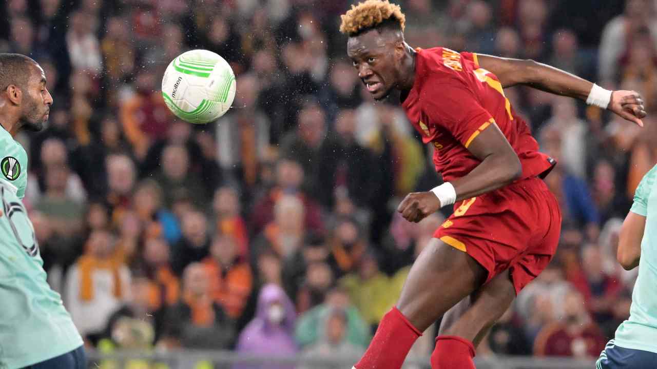 Abraham in azione con la maglia della Roma