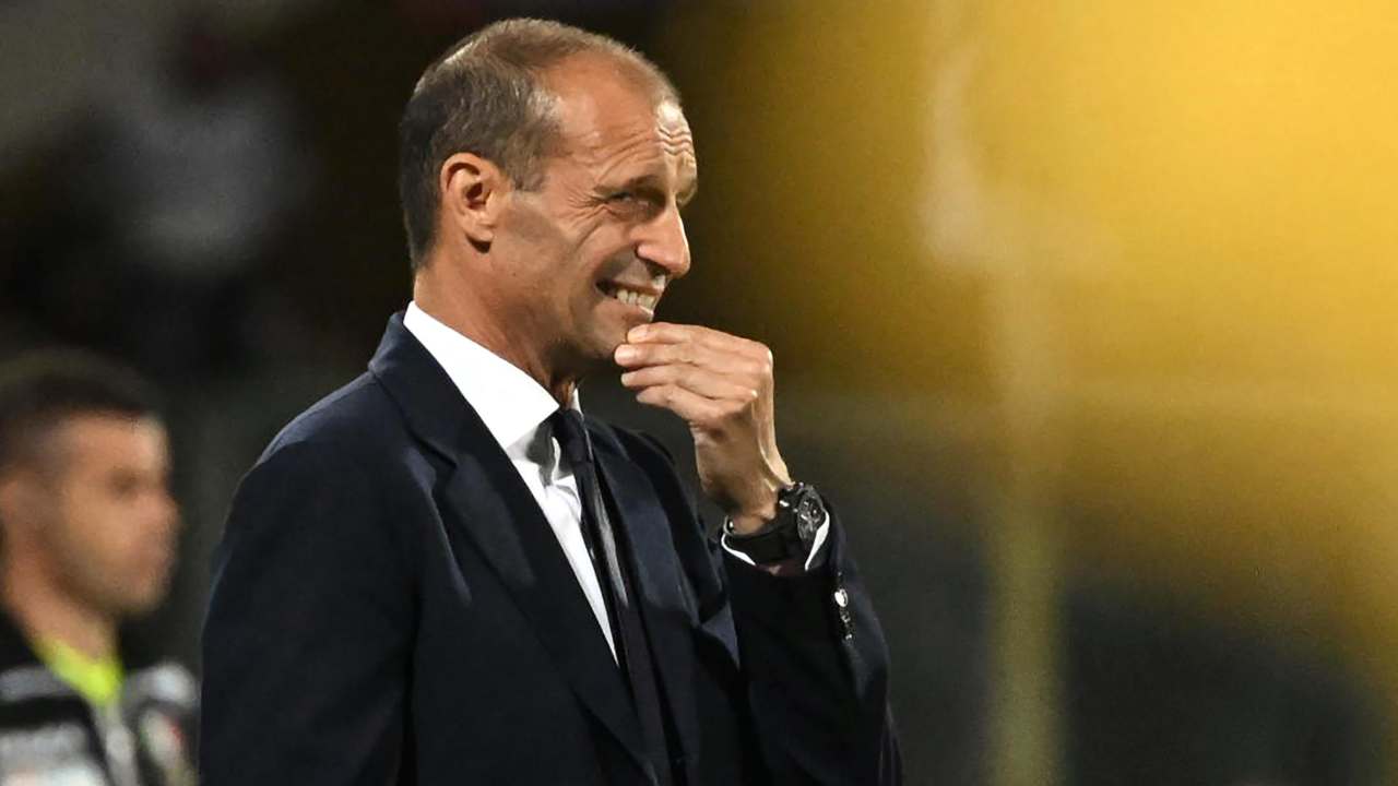 Massimiliano Allegri pensieroso