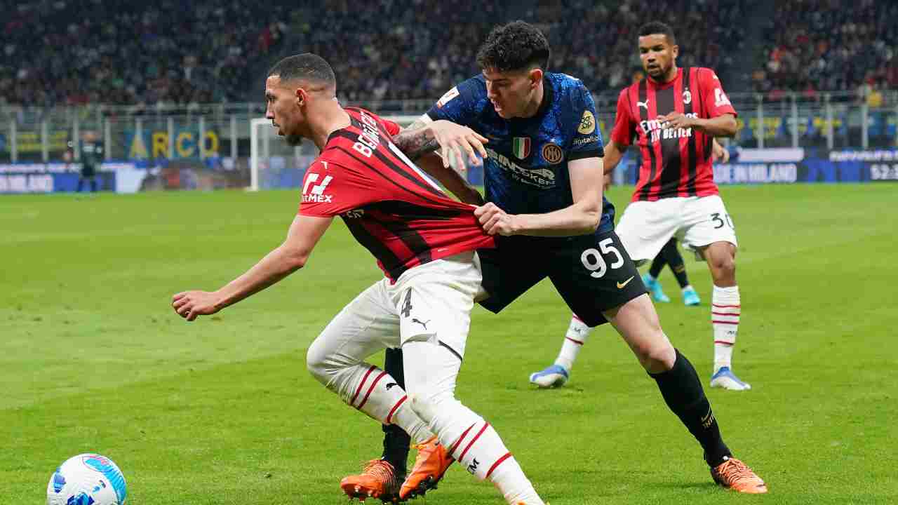 Bastoni difende su un avversario del Milan