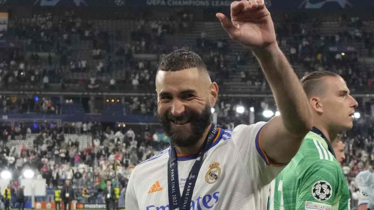 Benzema esulta dopo la Champions League