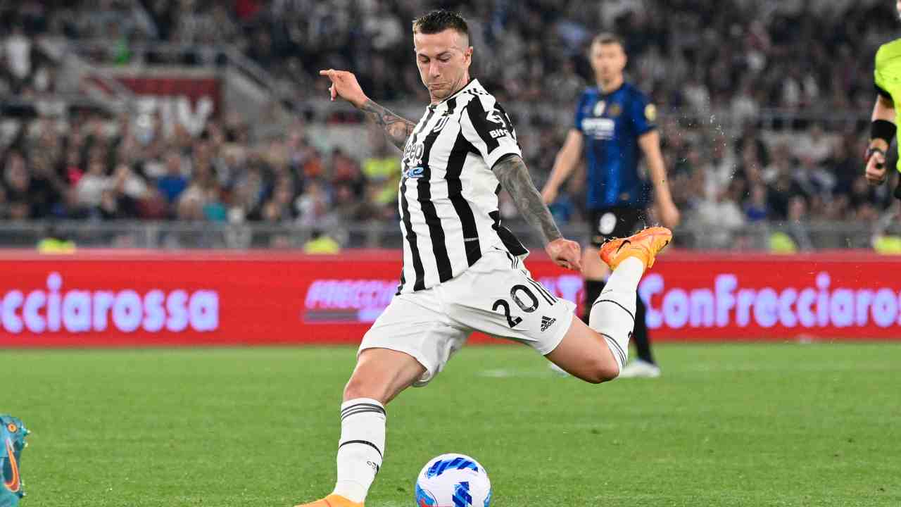 Bernardeschi in azione con la maglia della Juventus